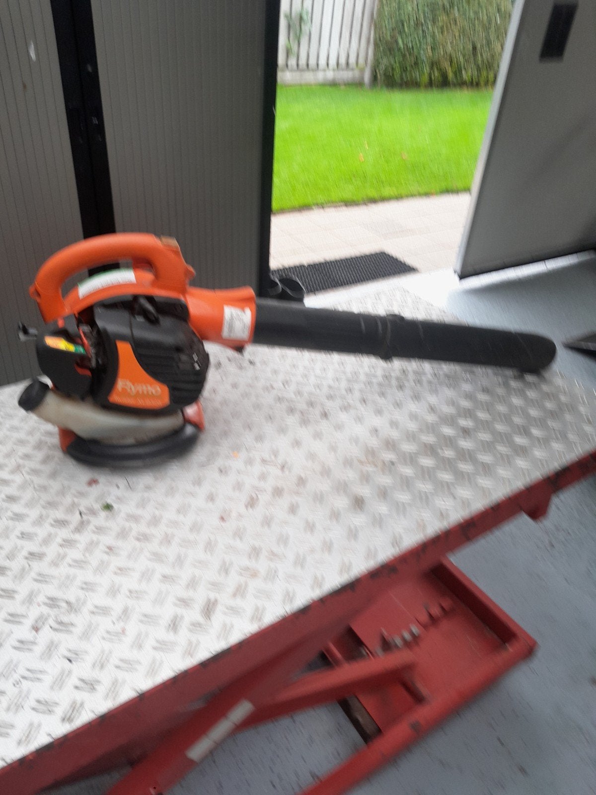 Flymo bladblazer - Benzine, Handgedragen, Benzine, Gebruikt, Handgedragen, Ophalen of Verzenden
