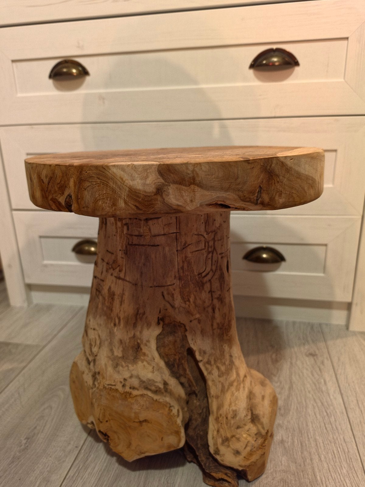 Boomstam Bijzettafel, Minder dan 55 cm, Rond, Zo goed als nieuw, Hout