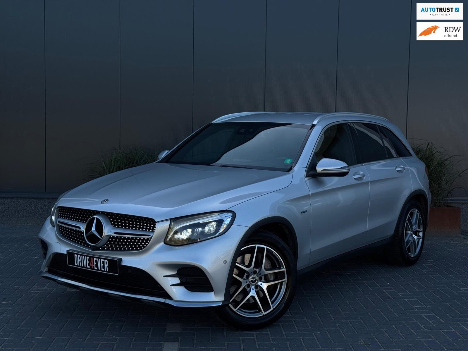 Mercedes-Benz GLC-klasse 350e 4MATIC AMG M18 NAVI|LEDER|SPOR, Automaat, Stof, Gebruikt, Zwart