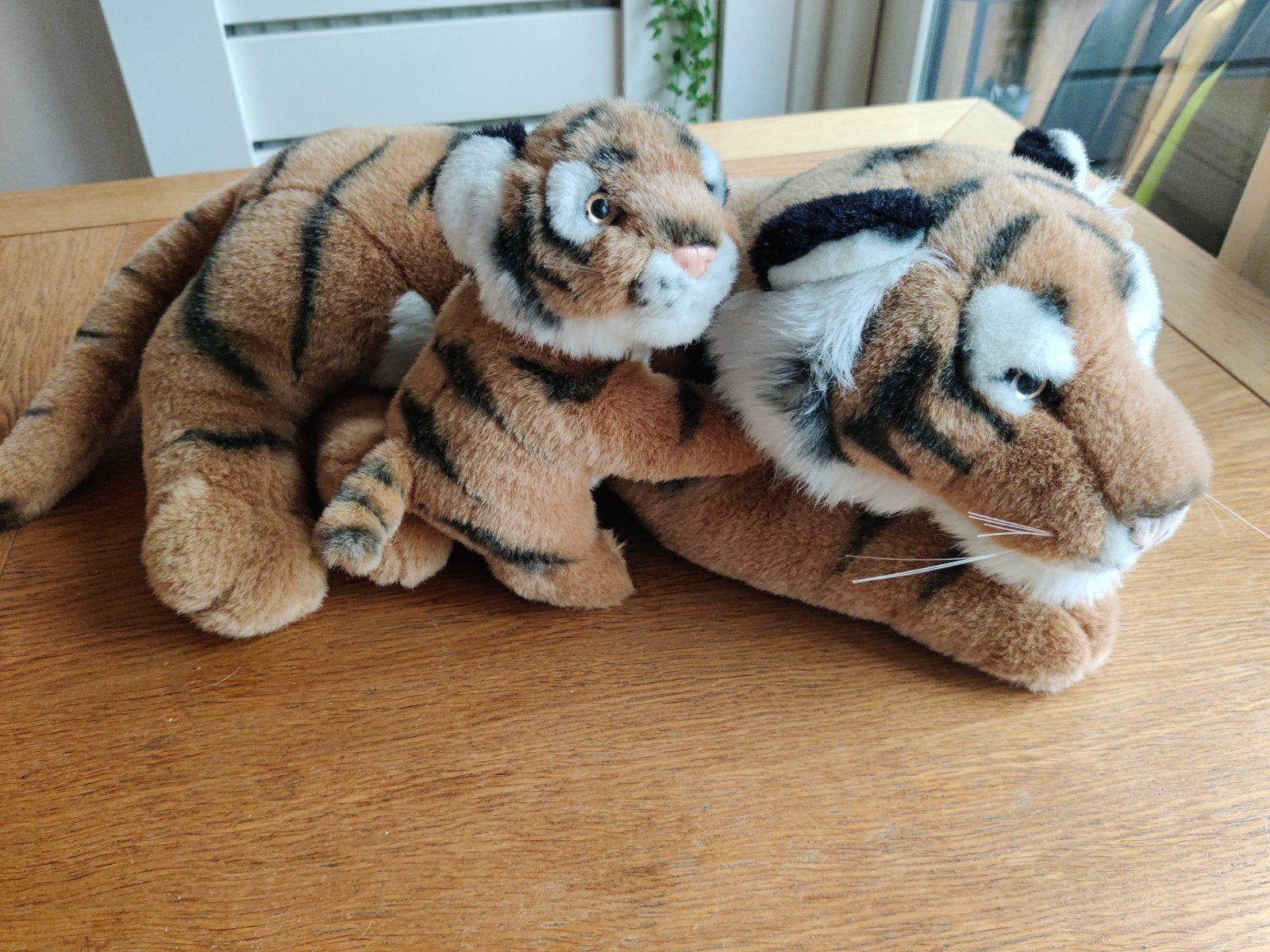 WWF Tijger knuffel met welp - Zo goed als nieuw, Kinderen en Baby's, Speelgoed | Knuffels en Pluche, Overige karakters, Ophalen of Verzenden