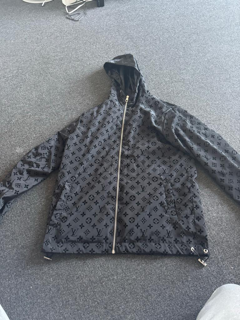 Louis Vuitton Monogram Windbreaker Zwart Maat S, Kleding | Heren, Jassen | Zomer, Ophalen of Verzenden, Zo goed als nieuw, Maat 46 (S) of kleiner