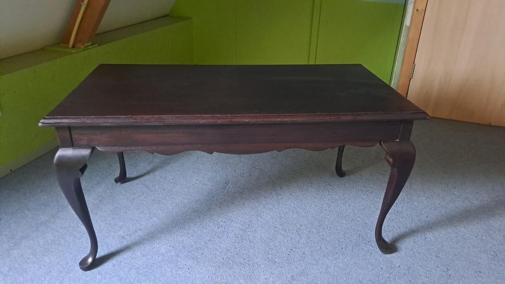 Antieke salontafel met sierlijke poten, Ophalen