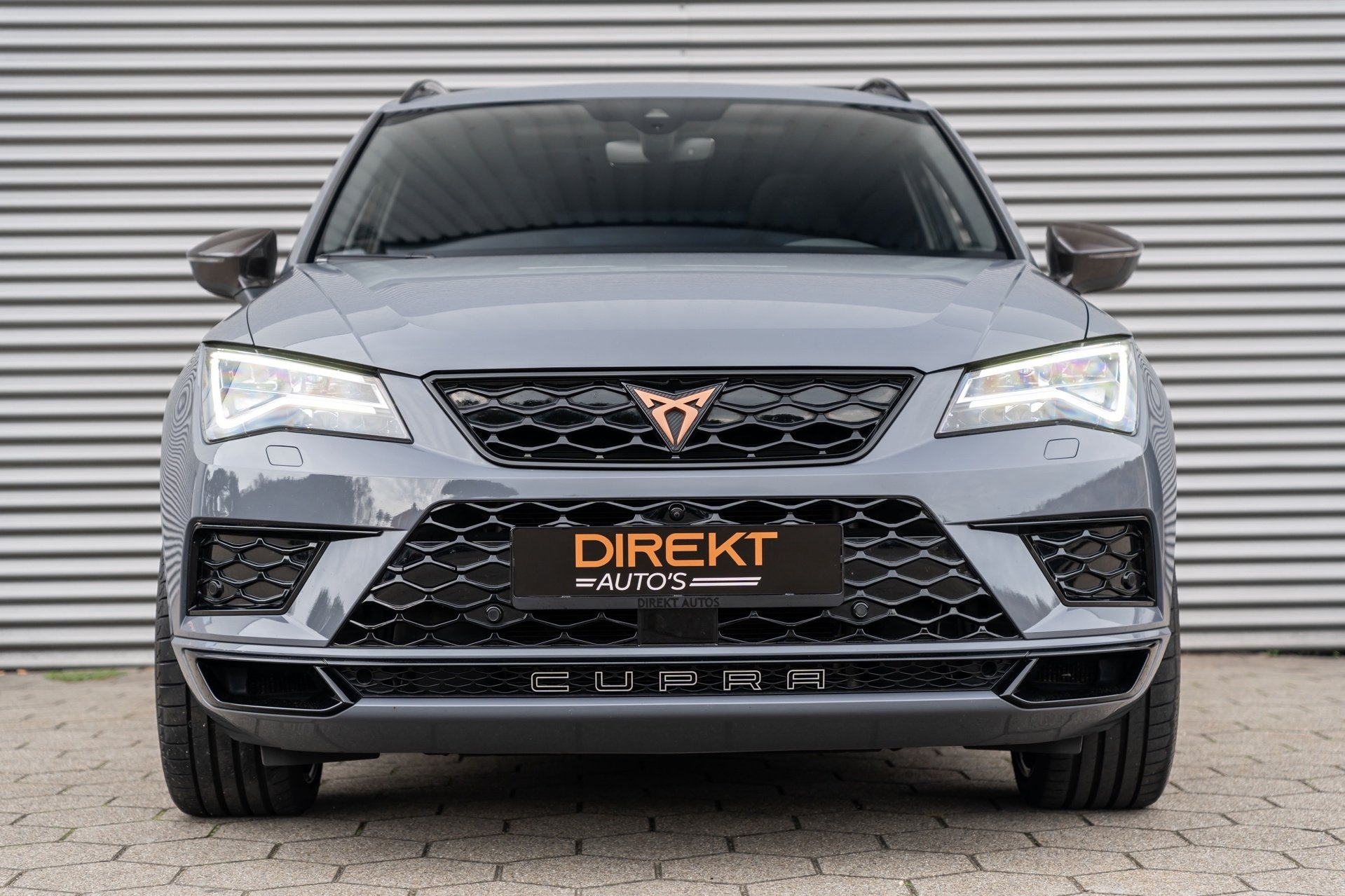 CUPRA Ateca 2.0 TSI 4DRIVE LIMITED PANO CARBON AKRA BREMBO, Auto's, Automaat, Dealer onderhouden, Gebruikt, Zwart