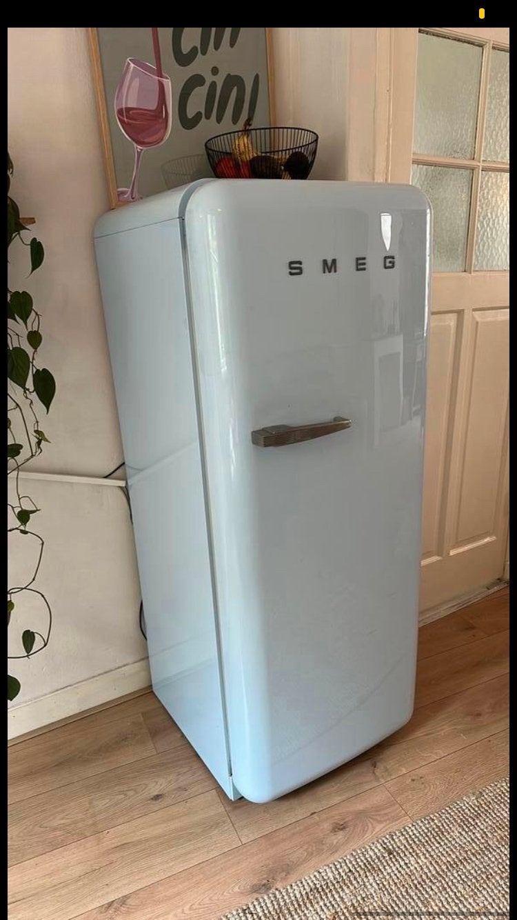 Babyblauwe Smeg koelkast, Witgoed en Apparatuur, Koelkasten en IJskasten, 200 liter of meer, Zo goed als nieuw, Met vriesvak, 160 cm of meer
