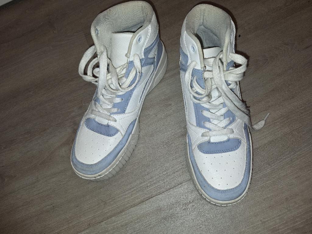 Schoenen / sneakers wit-blauw maat 41, Wit, Ophalen of Verzenden, Sneakers of Gympen, Zo goed als nieuw
