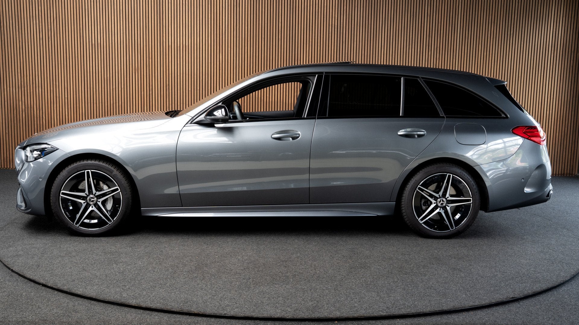 Mercedes-Benz C-Klasse Estate 300e AMG Line Leer 360° Memor, Automaat, Dealer onderhouden, Achterwielaandrijving, Gebruikt