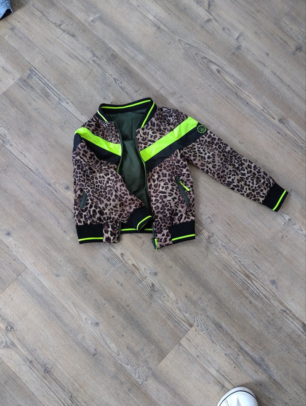 Cars dubbelzijdige zomerjas maat 116 - Leopard/Groen, Ophalen of Verzenden, Zo goed als nieuw, Cars, Jongen of Meisje