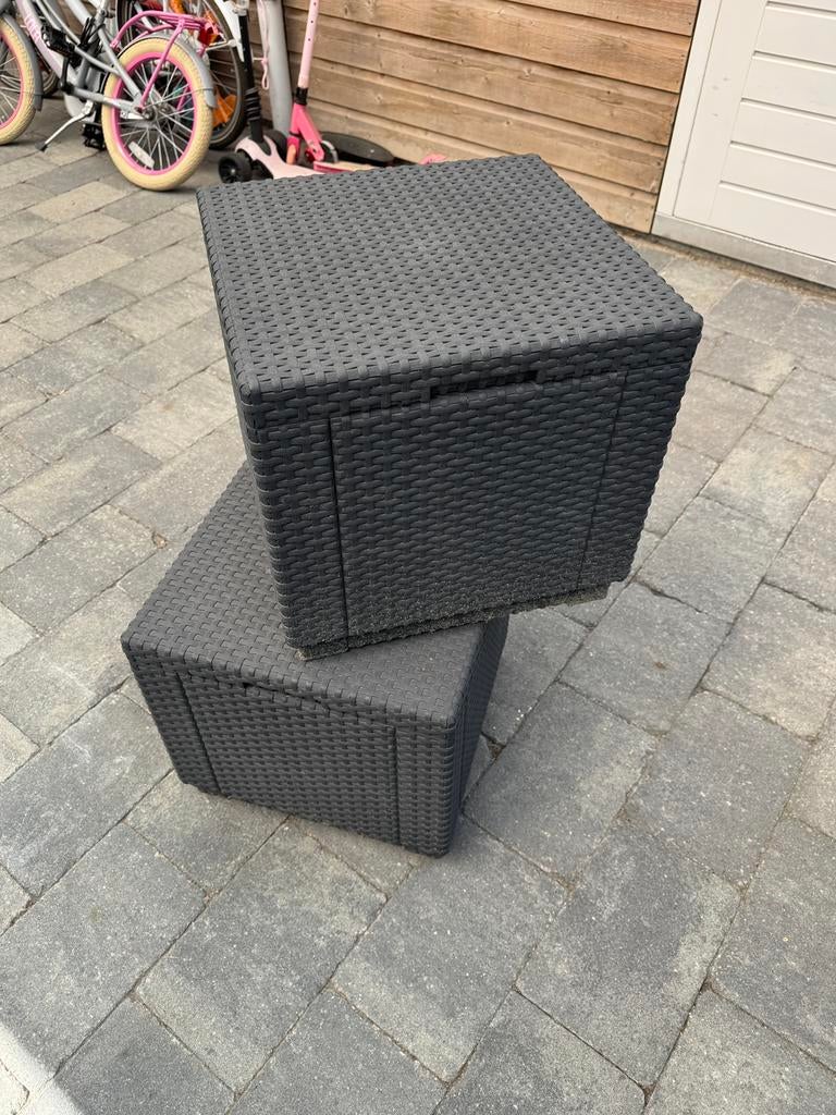 2 rotan tuin hockers / opbergboxen, Ophalen, Gebruikt