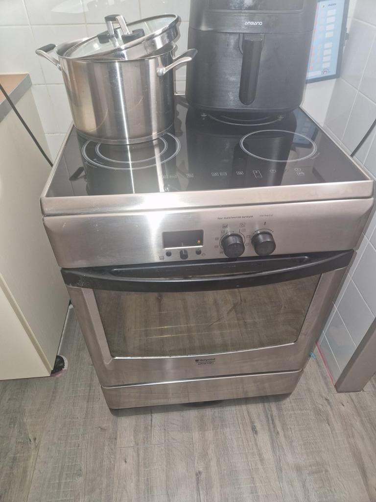 Hotpoint Ariston Fornuis met Keramische Kookplaat, Gebruikt, Keramisch, Vrijstaand, 85 tot 90 cm
