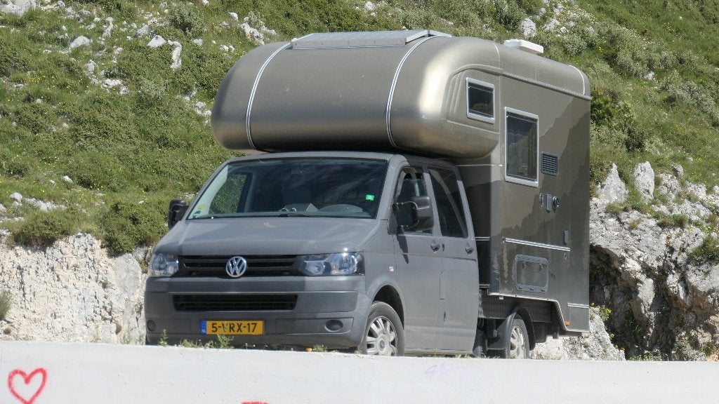 VW T5 Pick Up dubbel cabine met Tischer Camper afzetunit, Caravans en Kamperen, Campers, Buscamper of Camperbus, Volkswagen, Achteruitrijcamera