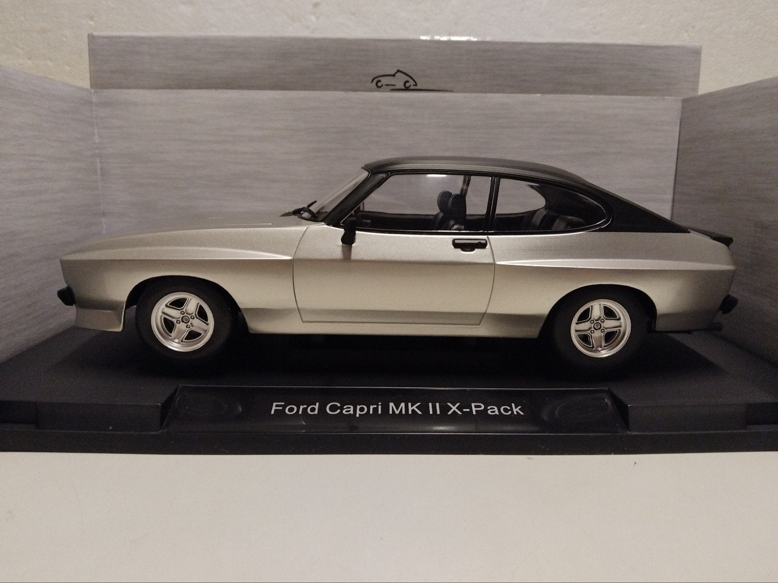 Ford Capri MKII X-pack silver grey Mcg 1:18 KRD, Ophalen of Verzenden, Zo goed als nieuw, Auto, Overige merken