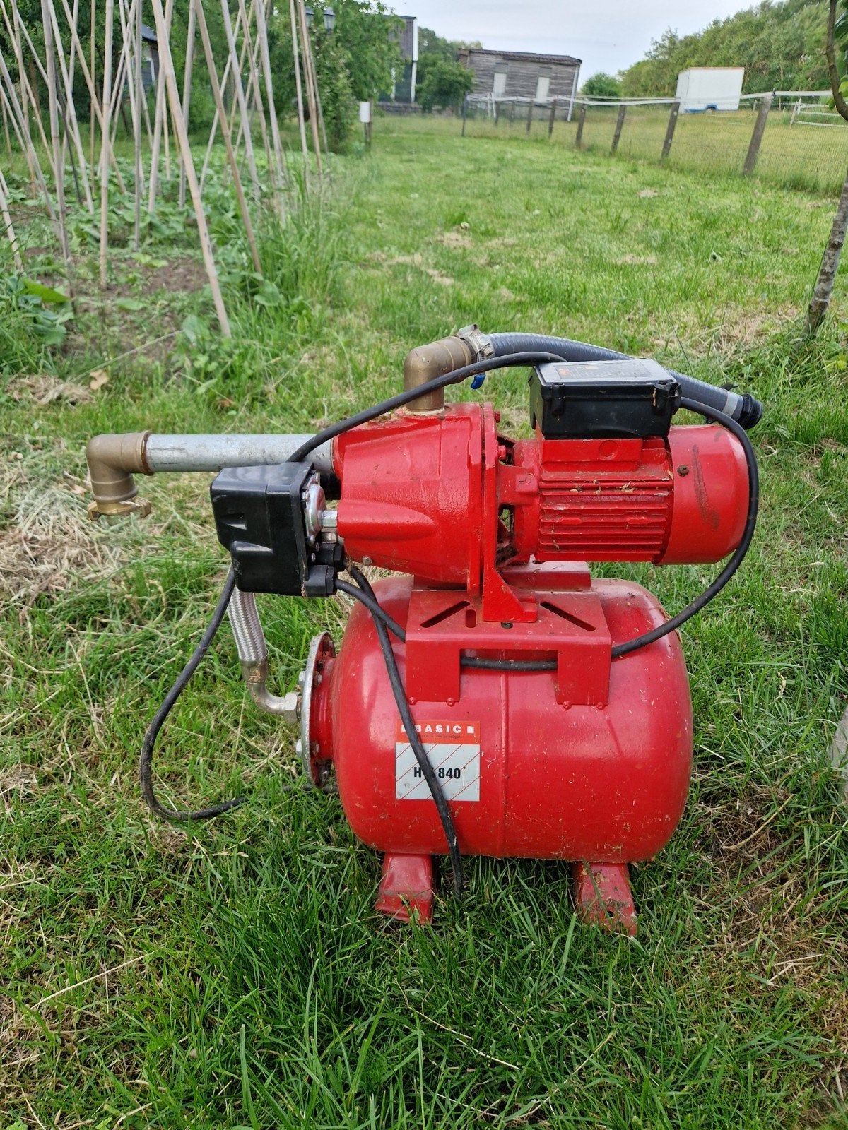 Basic HW 840 Hydrofoorpomp - Goed werkende waterpomp, Ophalen of Verzenden, Gebruikt, Elektrisch, Hydrofoorpomp