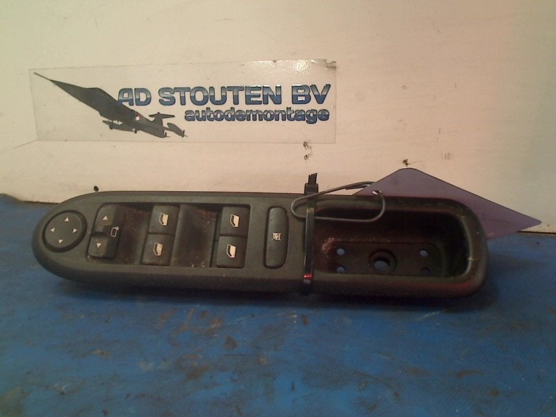Raamschakelaar Links Voor Peugeot 407 SW (6E) 2008 5, Kontakt-peugeot@peugeot.com, Gebruikt, Peugeot Deutschland GmbH, Bahnhofsplatz, Rüsselsheim 65423, , Duitsland