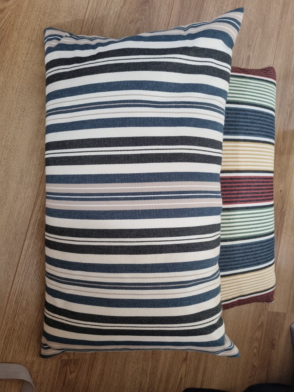 1 gestreepte sierkussens van IKEA, Huis en Inrichting, Woonaccessoires | Kussens, Ophalen, Gebruikt, Meerkleurig, Sierkussen