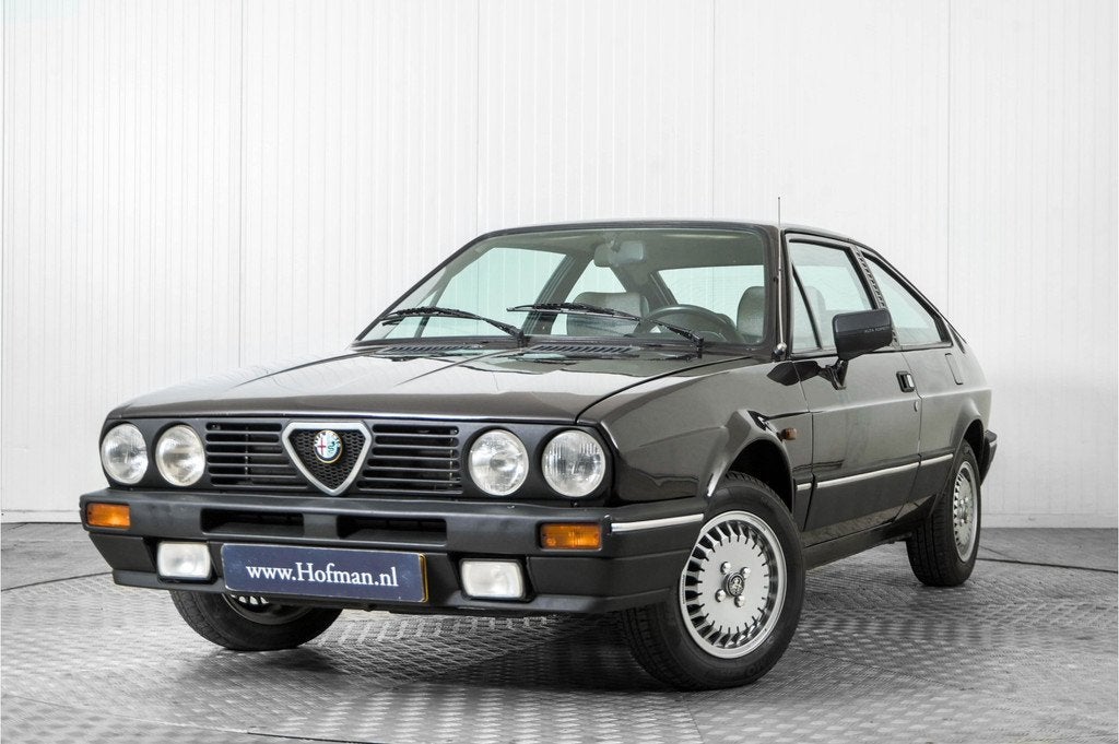 Alfa Romeo Alfasud SPRINT VELOCE 1.3 (bj 1984), Auto's, Alfa Romeo, Metallic lak, Gebruikt, Overige modellen, 4 cilinders