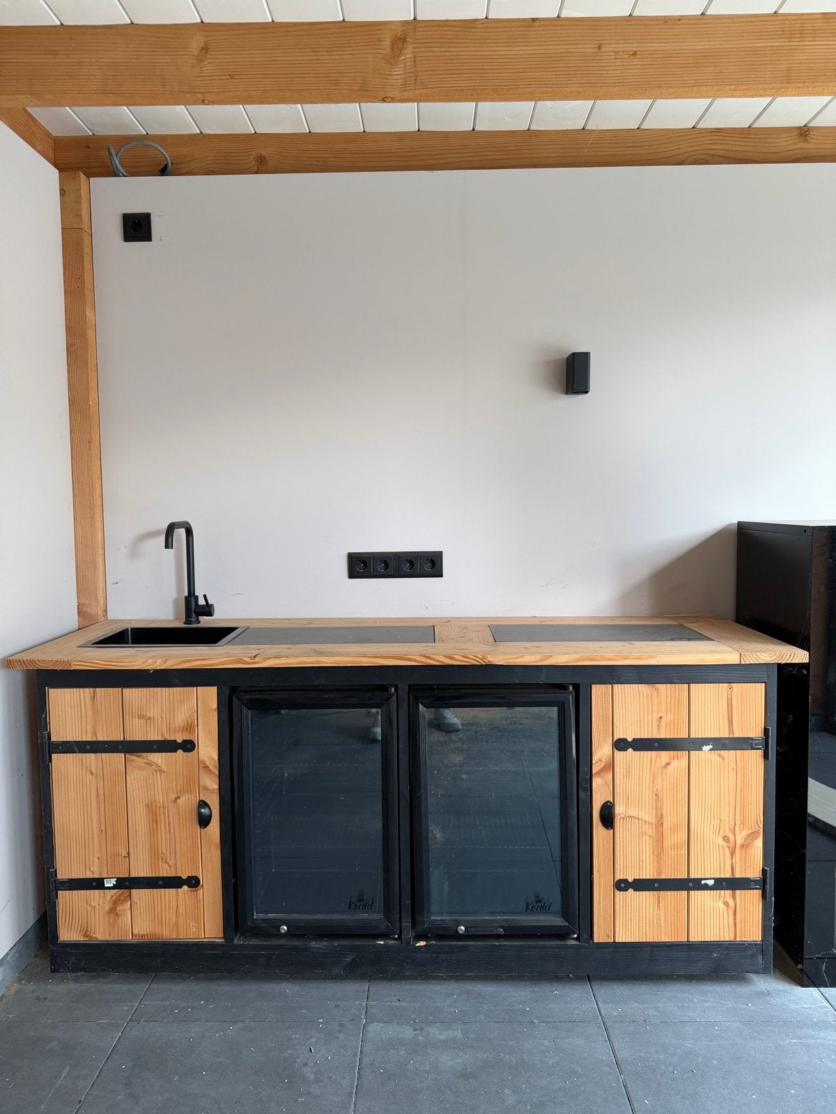 Buitenkeuken Montana met spoelbak en koelkasten, Ophalen, Gebruikt, Bruin, Overige typen