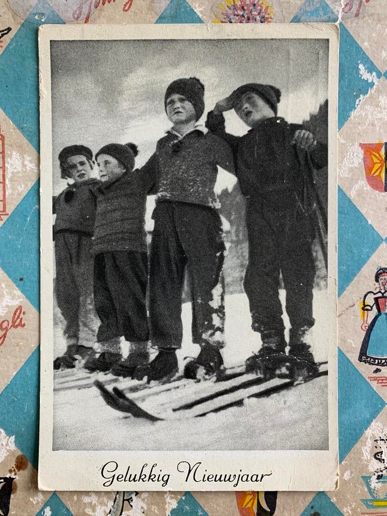 Gelukkig Nieuwjaar - kinderen op de ski’s (NN), Ophalen of Verzenden, 1920 tot 1940, Gelopen, Feest(dag)