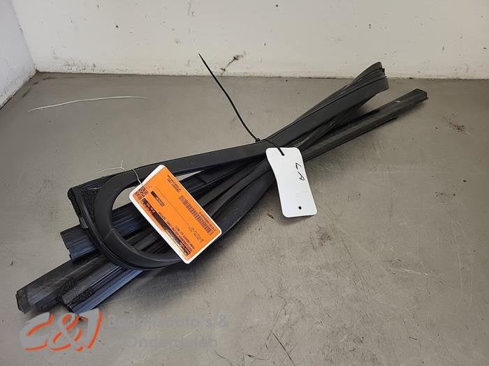 Portierrubber 4Deurs links-achter van een Ford Ranger, Gebruikt, -, -, Ophalen of Verzenden