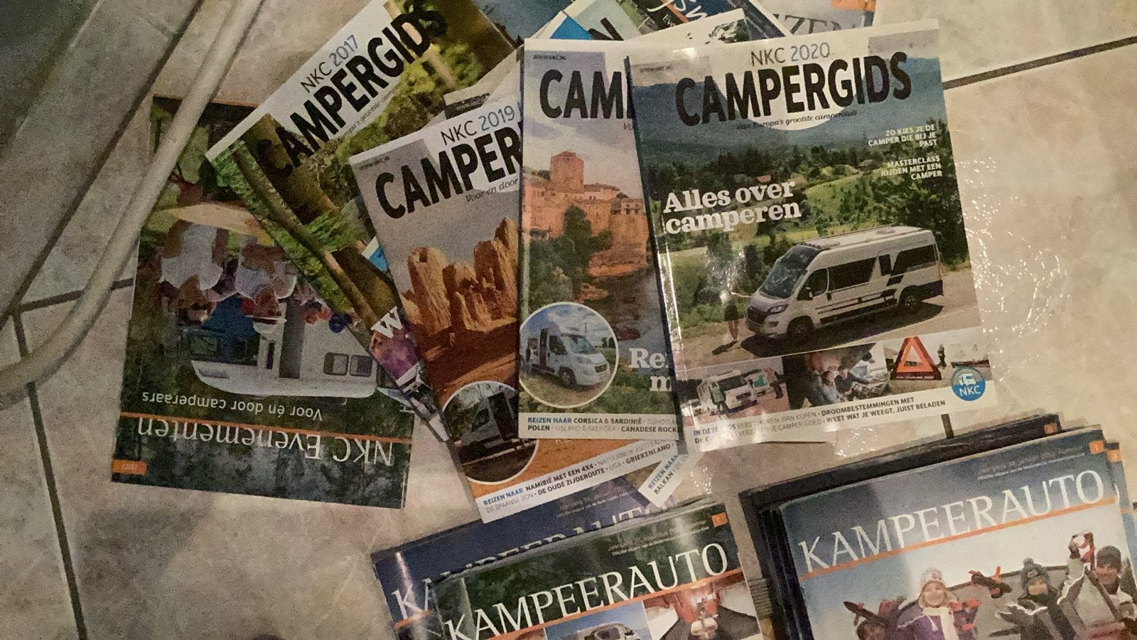 NKC Kampeerauto en Campergids magazines, Boeken, Tijdschriften en Kranten, Ophalen of Verzenden, Gelezen, Overige typen