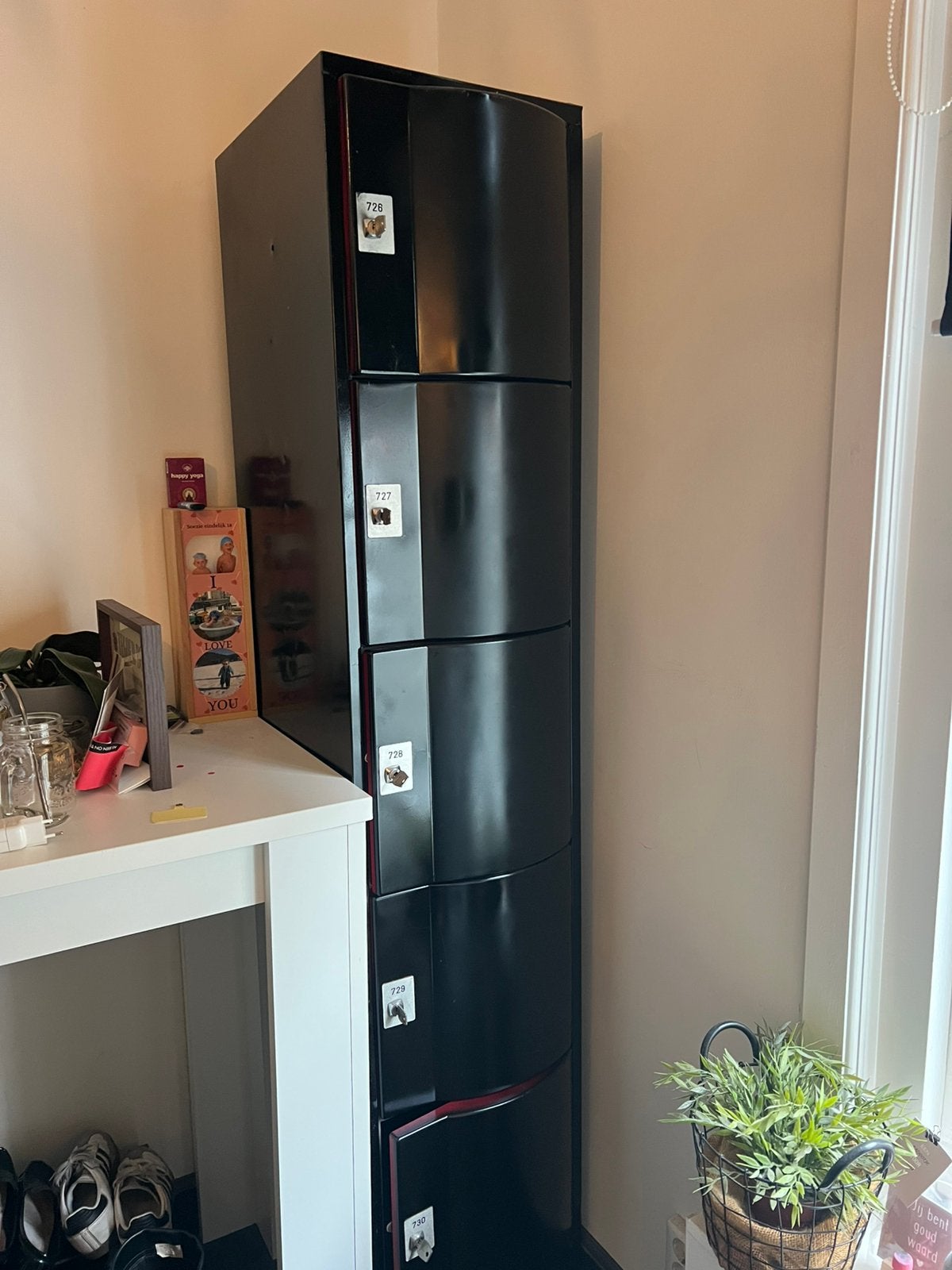 School lockers, Ophalen, Zo goed als nieuw