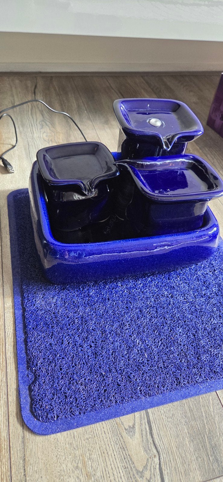 Complete set met Revoloo automatische kattenbak en voerbak, Ophalen, Zo goed als nieuw, Gesloten