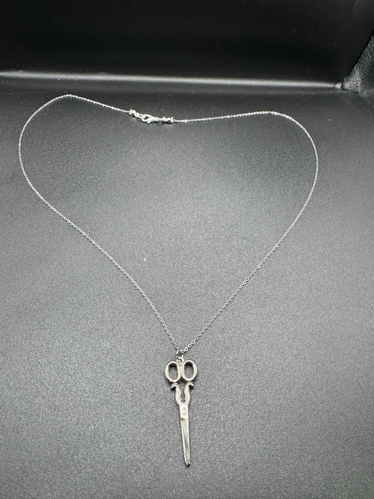 Halsketting met schaarhanger, Verzenden, Zo goed als nieuw, Zilver, Overige materialen