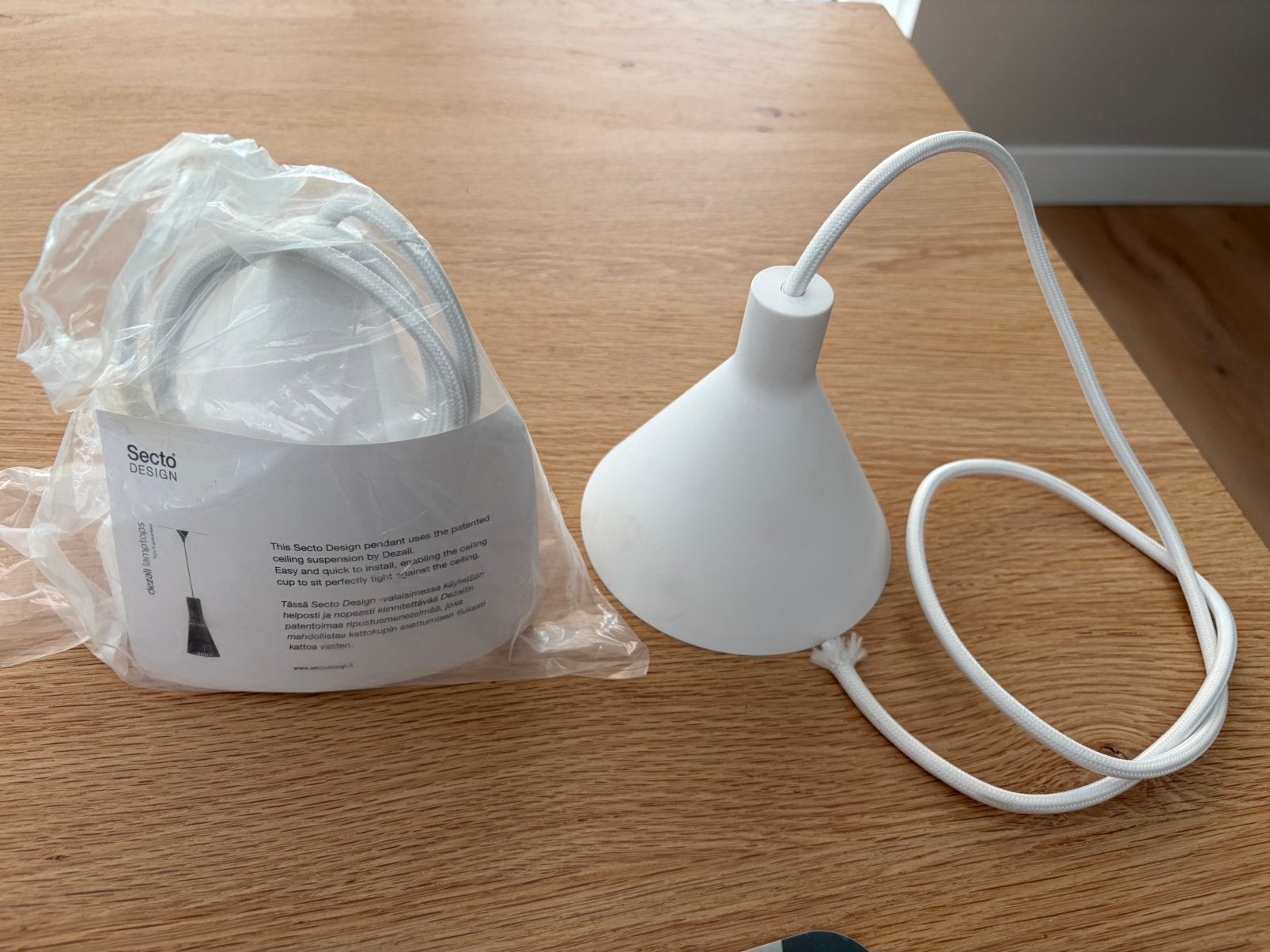 Plafondkappen wit (van secto lamp) 2 stuks, Ophalen, Zo goed als nieuw
