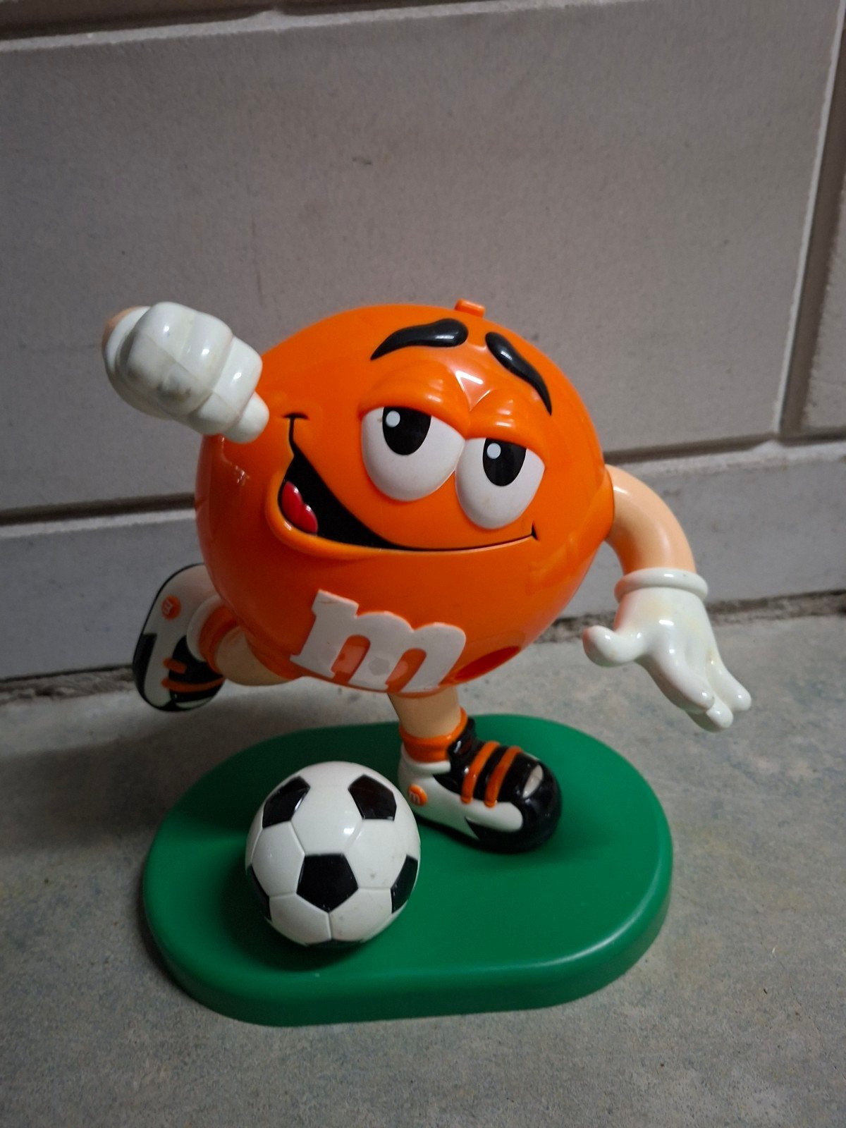 M&M's Oranje Voetballer Dispenser - Collectors Item, Ophalen of Verzenden, Gebruikt