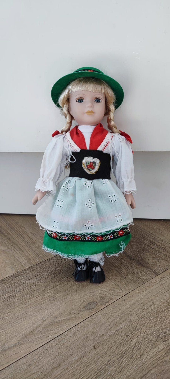 nette pop. meisje 31 cm., Verzamelen, Ophalen, Gebruikt, Pop