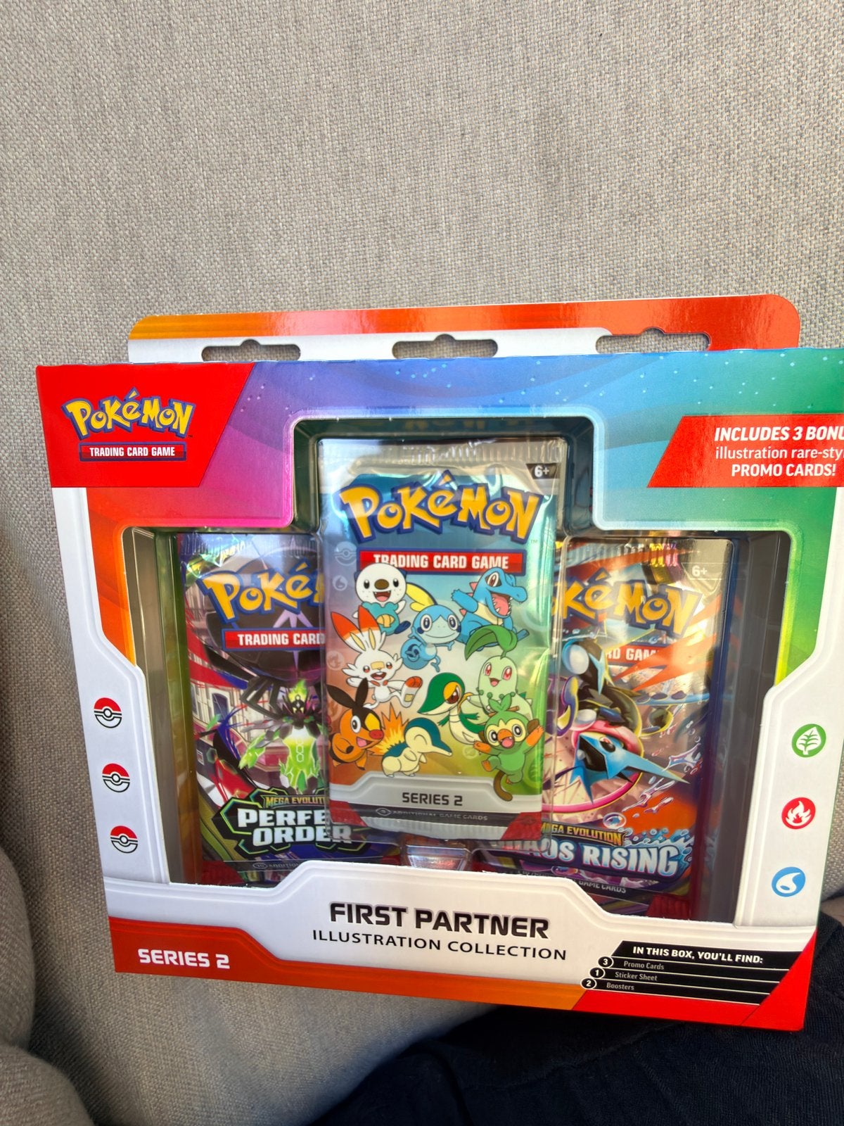 Pokémon First Partner Illustrat Collect Ser 2, Hobby en Vrije tijd, Ophalen of Verzenden, Nieuw, Booster