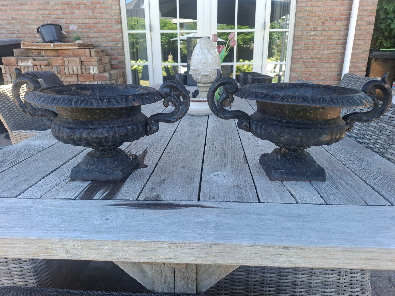 Set van 2 gietijzeren tuinvazen, Ophalen