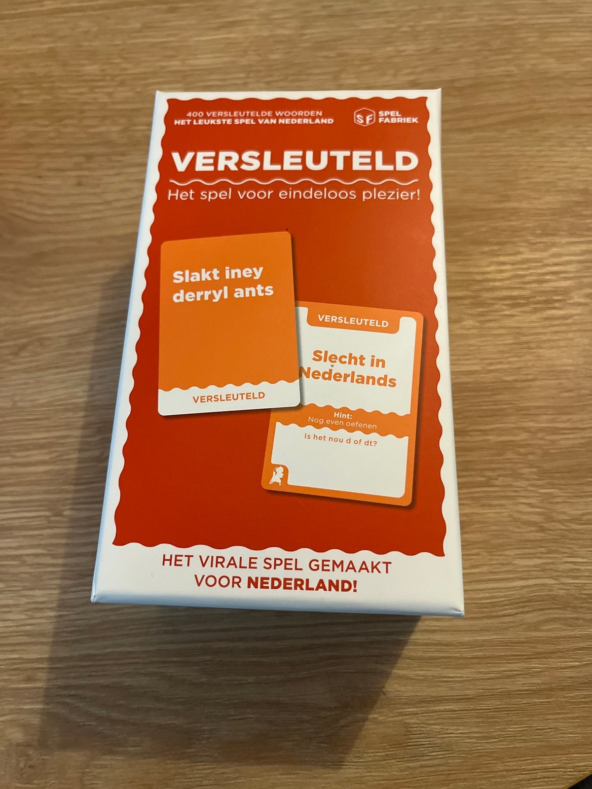 VERSLEUTELD: Het spel voor eindeloos plezier!, Hobby en Vrije tijd, Drie of vier spelers, Ophalen of Verzenden, Nieuw