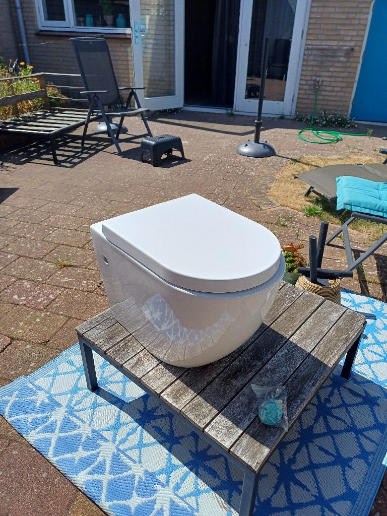 Toilet (wall hung), Ophalen, Nieuw, Toilet