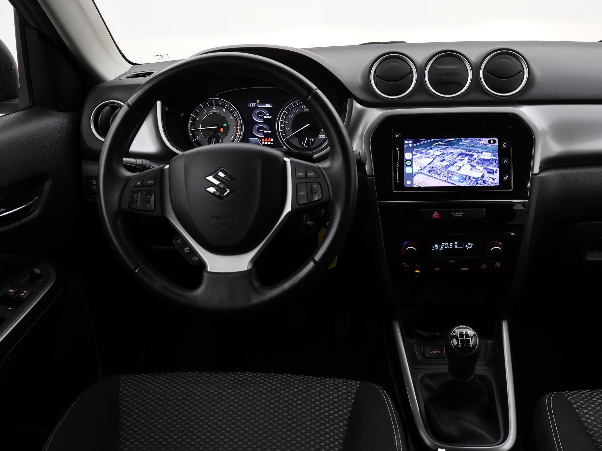 Suzuki Vitara 1.0 BOOSTERJET SELECT TWO-TONE + CAMERA | APPL, Auto's, Voorwielaandrijving, Stof, Gebruikt, Euro 6