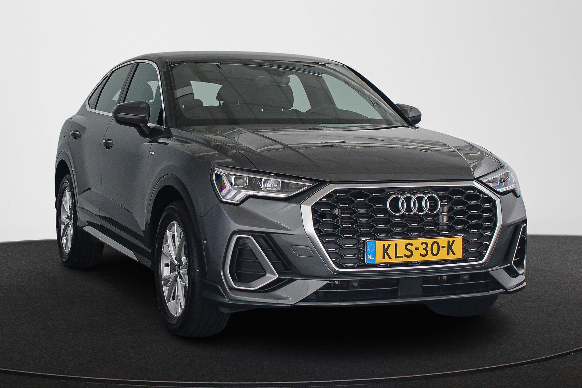 Audi Q3 Sportback 45 TFSI e S-Line Keyless Achteruitrijcamer, Auto's, Gebruikt, Leder en Stof, Hybride Elektrisch/Benzine, 13 kWh