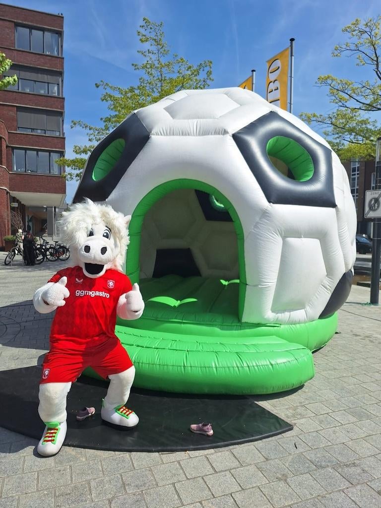 Gaaf voetbal springkussen te huur| incl op en afbouw v.a €85, Ophalen, Nieuw, Overige