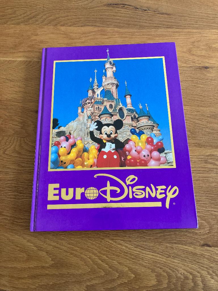 Disney boek Euro Disney 1992 Disneyland parijs, Ophalen of Verzenden, Overige figuren, Zo goed als nieuw, Overige typen
