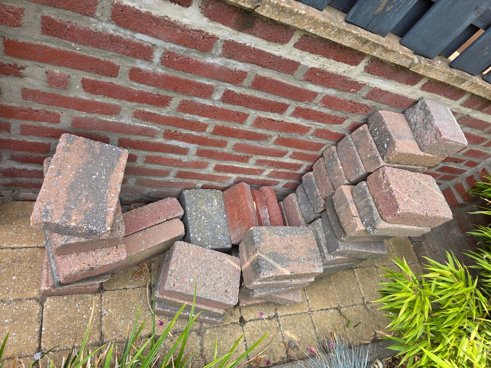 Gratis straatklinkers - Diverse kleuren en maten, Tuin en Terras, Ophalen, Gebruikt, Overige materialen, Minder dan 5 m²