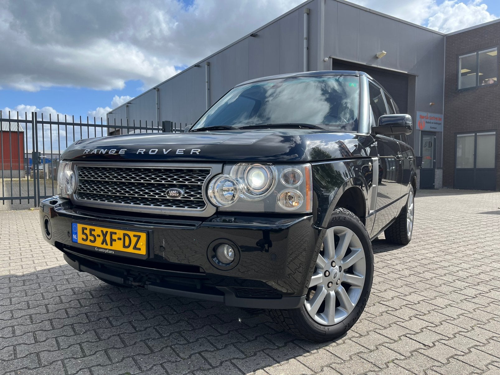 Range rover supercharged v8 youngtimer, Auto's, 4197 cc, Stoelverwarming, Zwart, Bedrijf