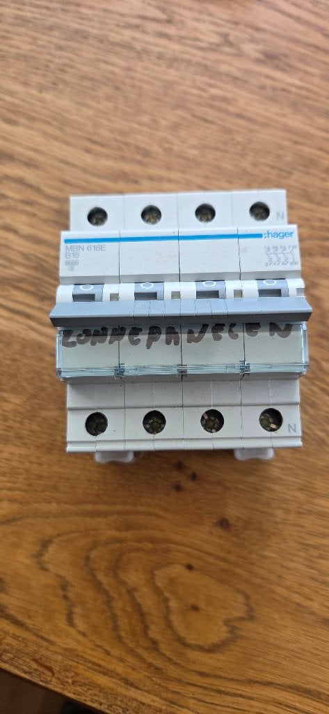 Hager Installatieautomaat B16 3-fase (3P+N) 6kA, Ophalen of Verzenden, Zo goed als nieuw, Hager, Installatieautomaat