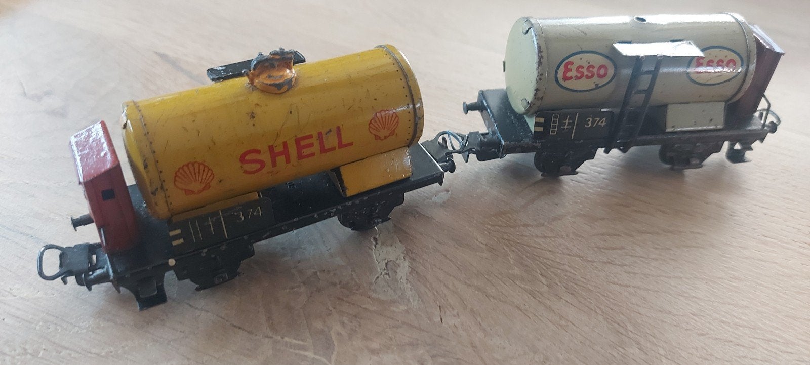 Zeldzame Märklin DB/Shell +Esso ketelwagens artnr 374, Wisselstroom, Wagon, Ophalen of Verzenden, Zo goed als nieuw