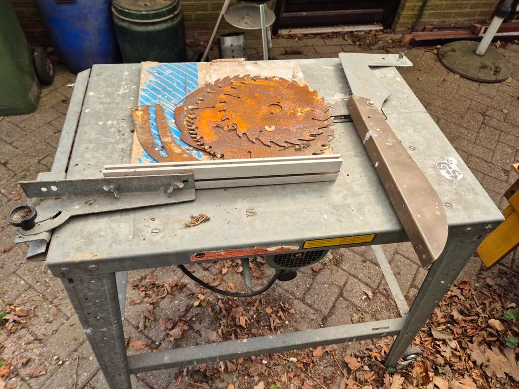 Gratis zaagtafel GERESERVEERD, Doe-het-zelf en Verbouw, Gereedschap | Zaagmachines, Ophalen, 1200 watt of meer, Cirkelzaag, 30 tot 70 mm