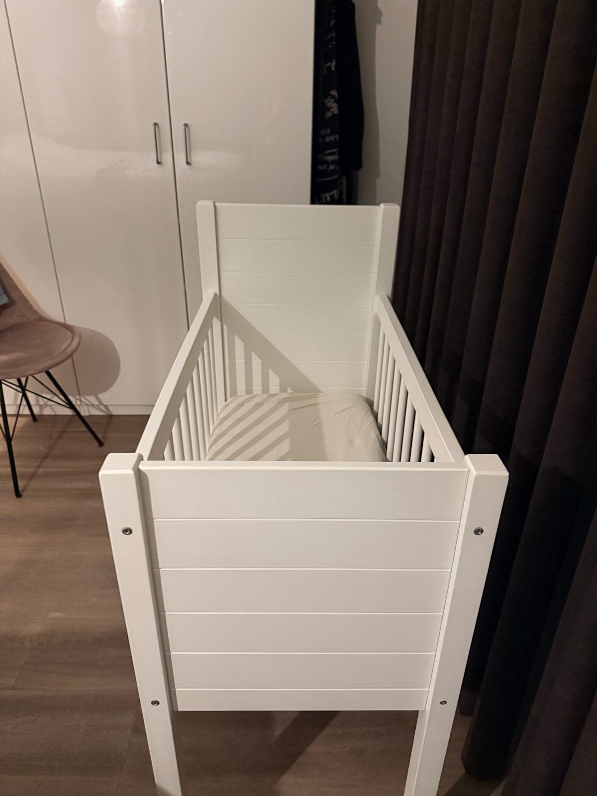Witte Wieg voor Baby's - Zo Goed als Nieuw, Kinderen en Baby's, Babywiegjes en Ledikanten, Ophalen, Zo goed als nieuw, Wieg