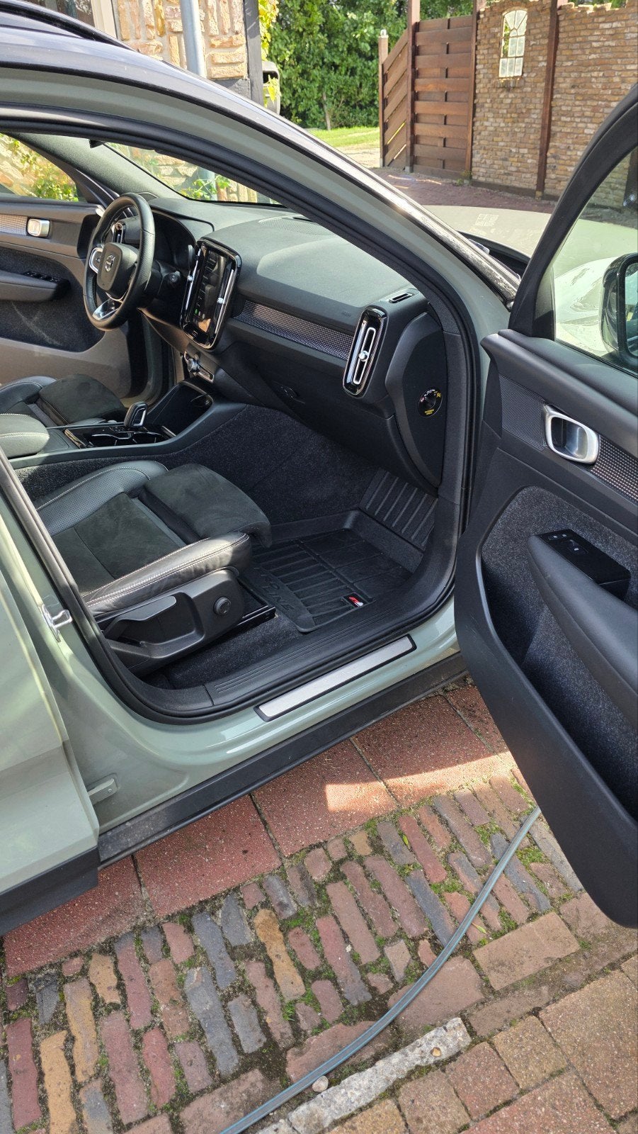 Foto 7 van volvo xc40 R-design P8 Recharge 408 pk