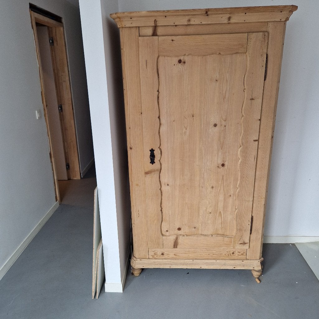 antieke grenen houten kast, Huis en Inrichting, Ophalen, 100 tot 150 cm, Met plank(en), Zo goed als nieuw