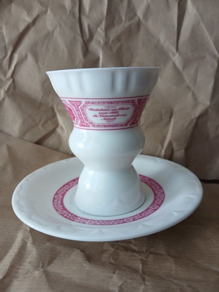 Vintage porseleinen beker met schotel - Zeer goede staat, Huis en Inrichting, Keuken | Servies, Gebruikt, Overige merken, Vintage