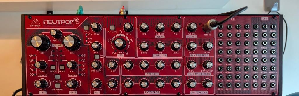 Behringer Neutron, Overige merken, Zo goed als nieuw, Met midi-aansluiting, Overige aantallen