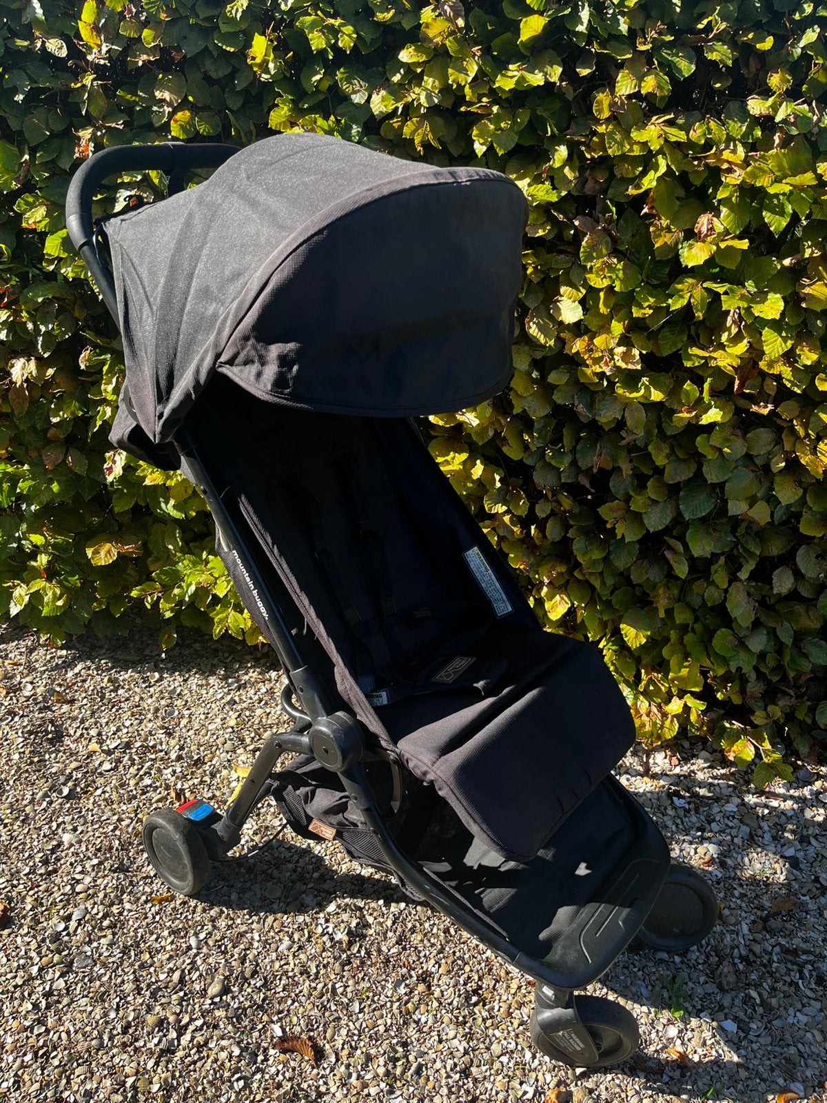 Zwarte Mountain buggy nano, zeer compact, Kinderen en Baby's, Ophalen, Gebruikt, Regenhoes