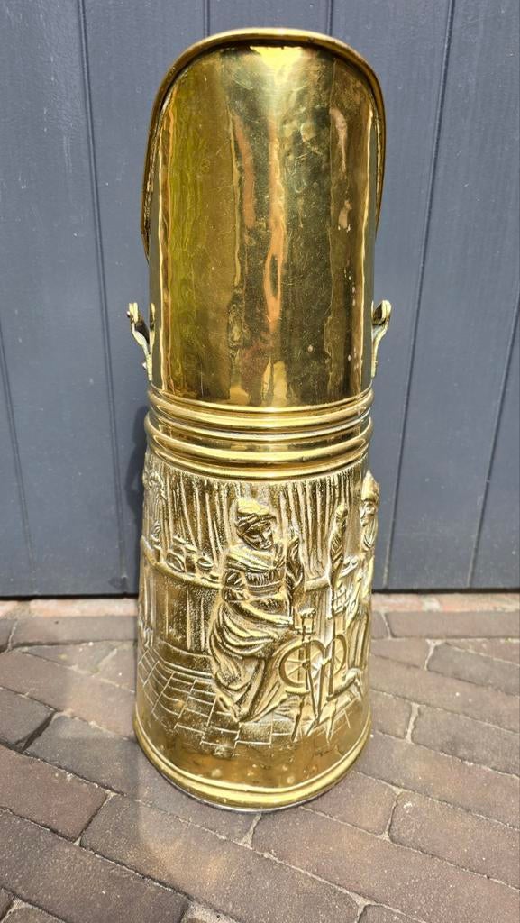 Antieke koperen kolenemmer met reliëf, Ophalen, Koper
