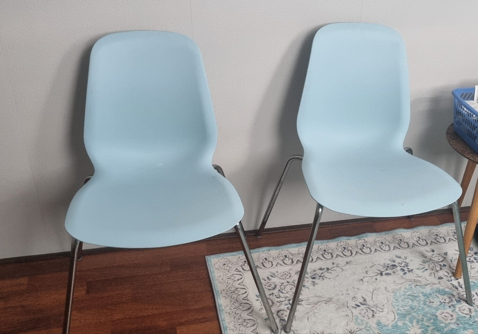 2 leuke  keukenstoelen  lichtblauw, Ophalen of Verzenden, Nieuw, Blauw, Twee